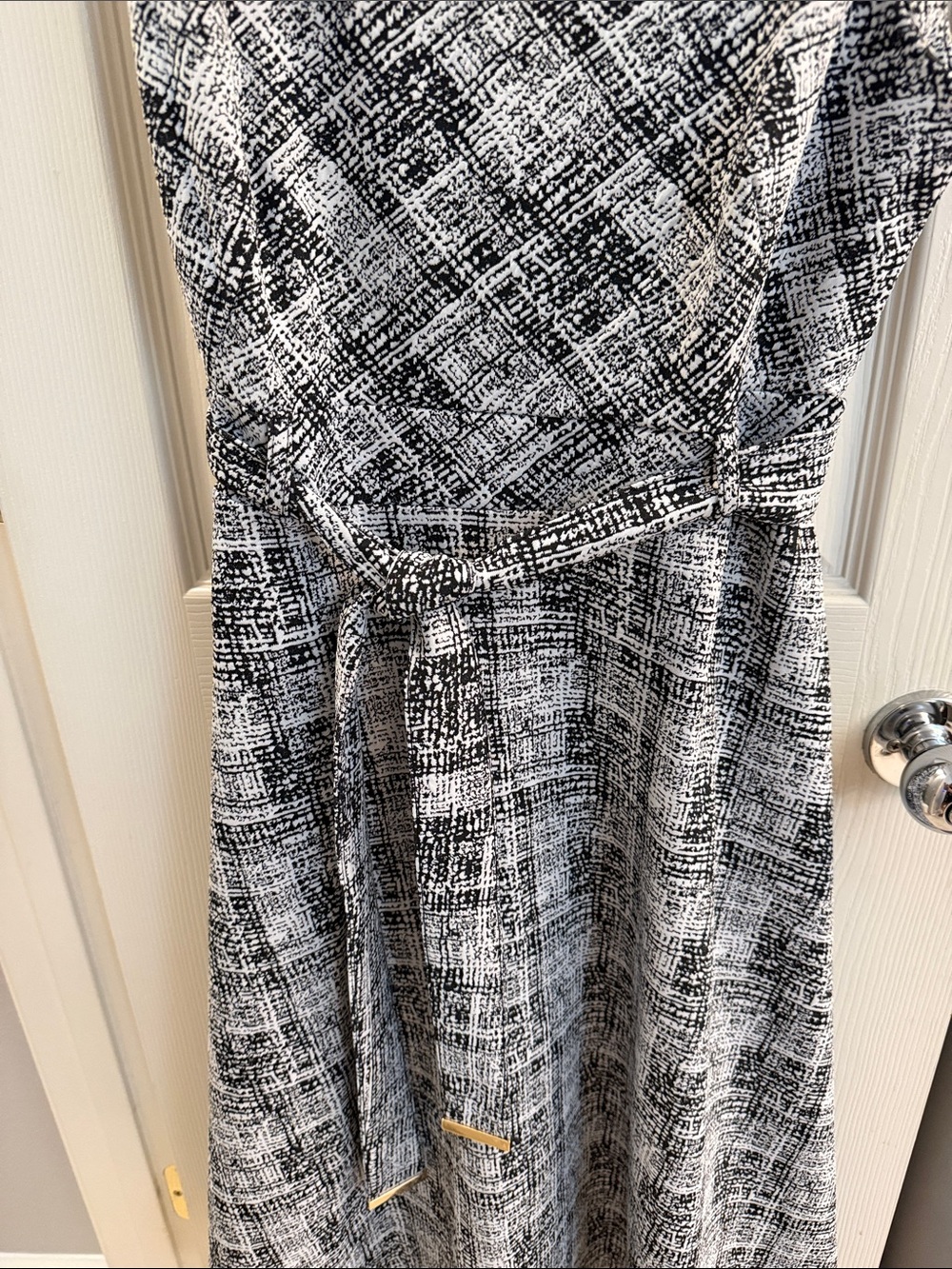 Calvin Klein Black and White Patterned Sleeveless Midi Dress - Picture 3 of 13